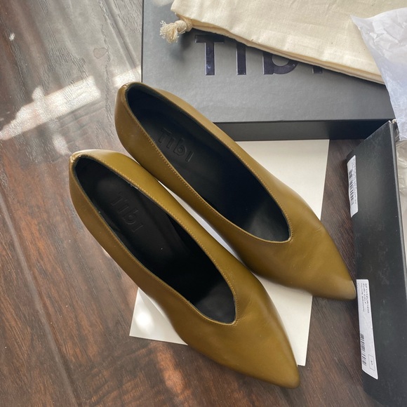 Tibi NWT olive green leather shoes with geometric heel design - Picture 3 of 6